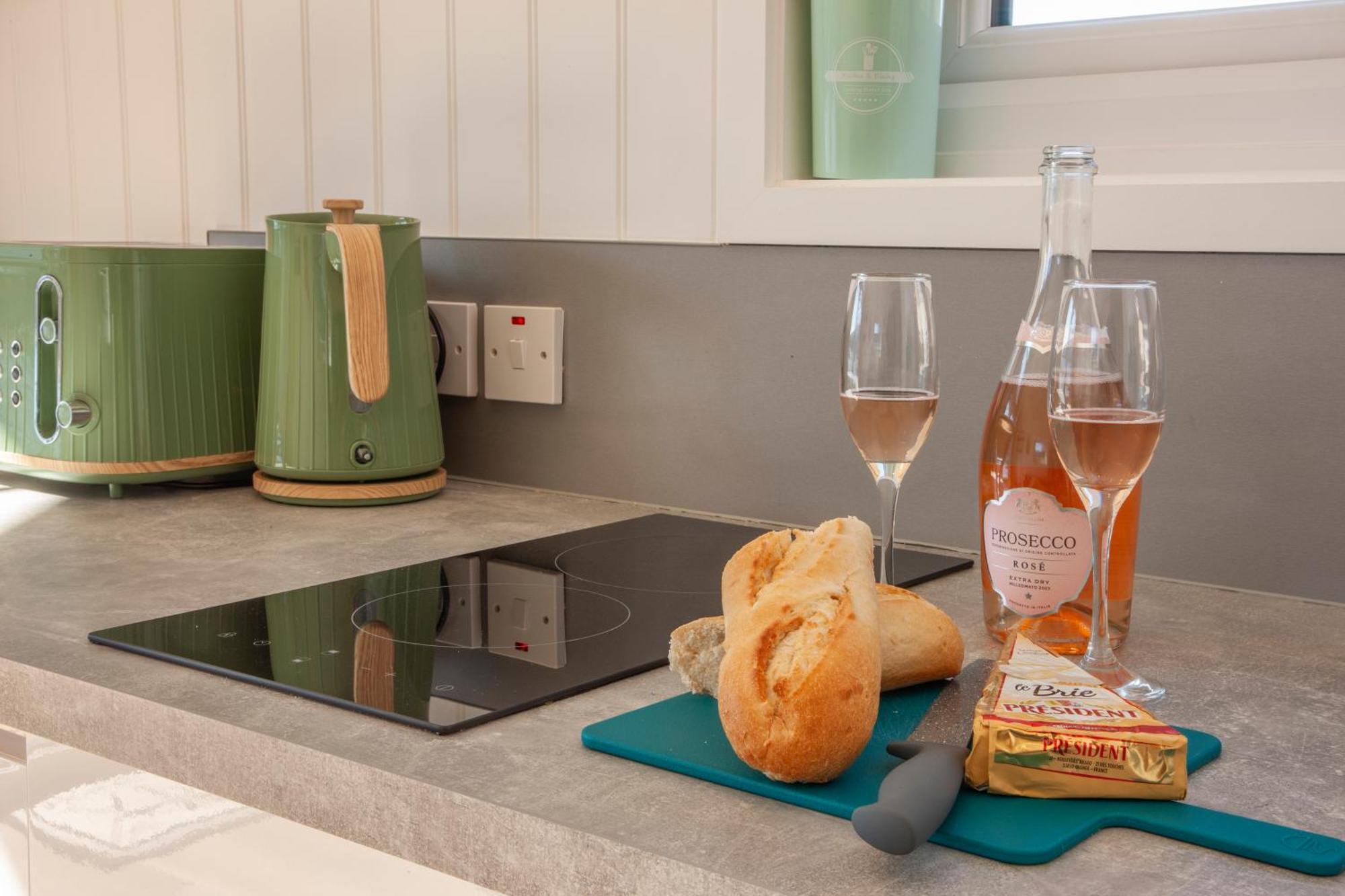 Appin Holiday Homes -Caravans, Lodges, Shepherds Hut And Train Carriage Stays Экстерьер фото